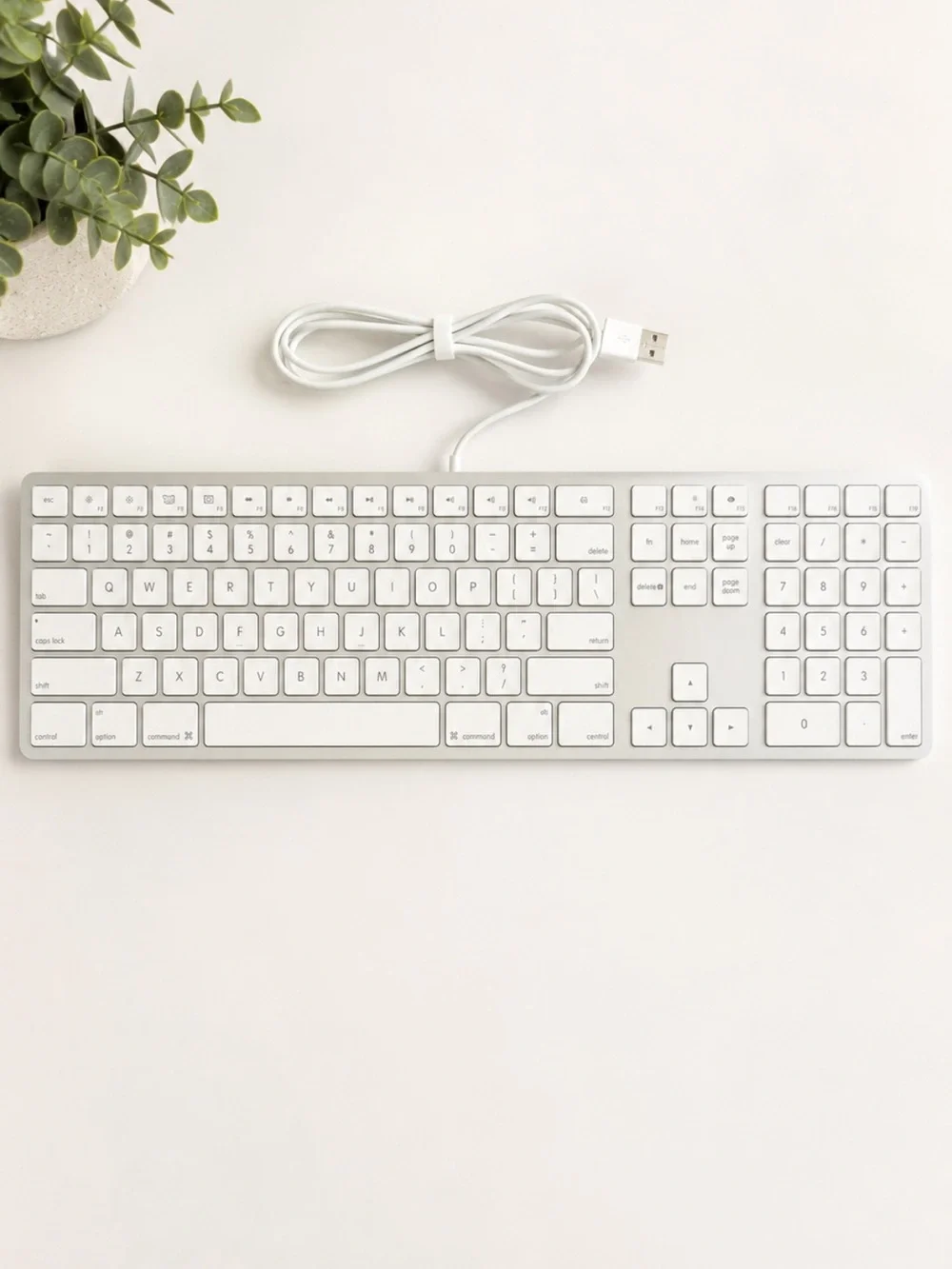 Apple Wired Keyboard with Numeric Keypad Model A1243 USB Tested & Working